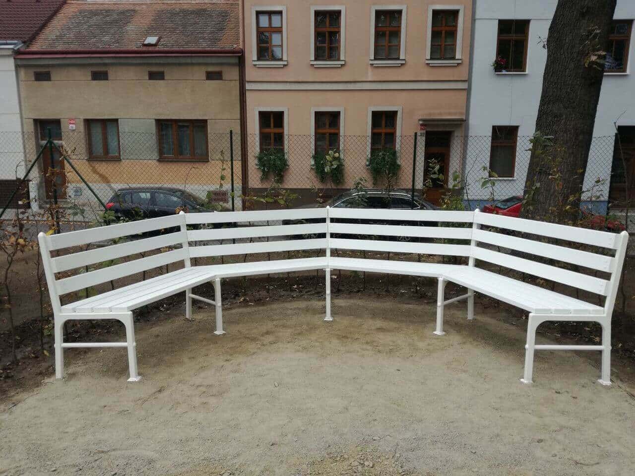 Atypické lavice k výročí 100 let republiky