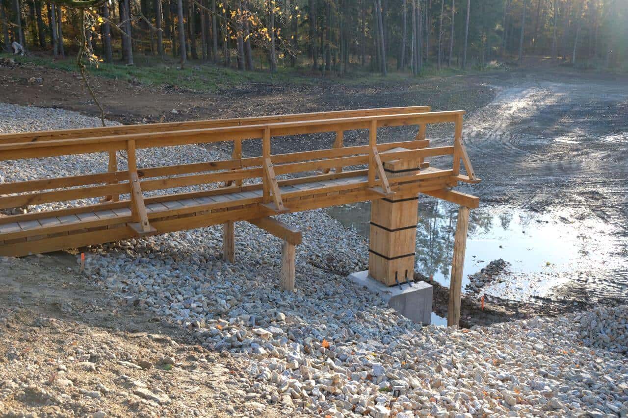 Dubový požerák s lávkou